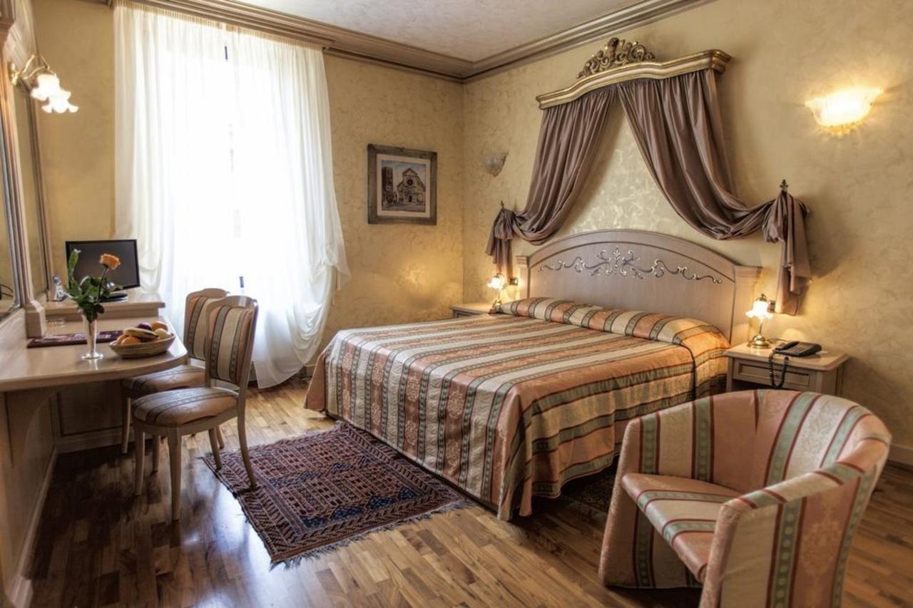 Hotel Colomba D'Oro Тропеа Екстериор снимка